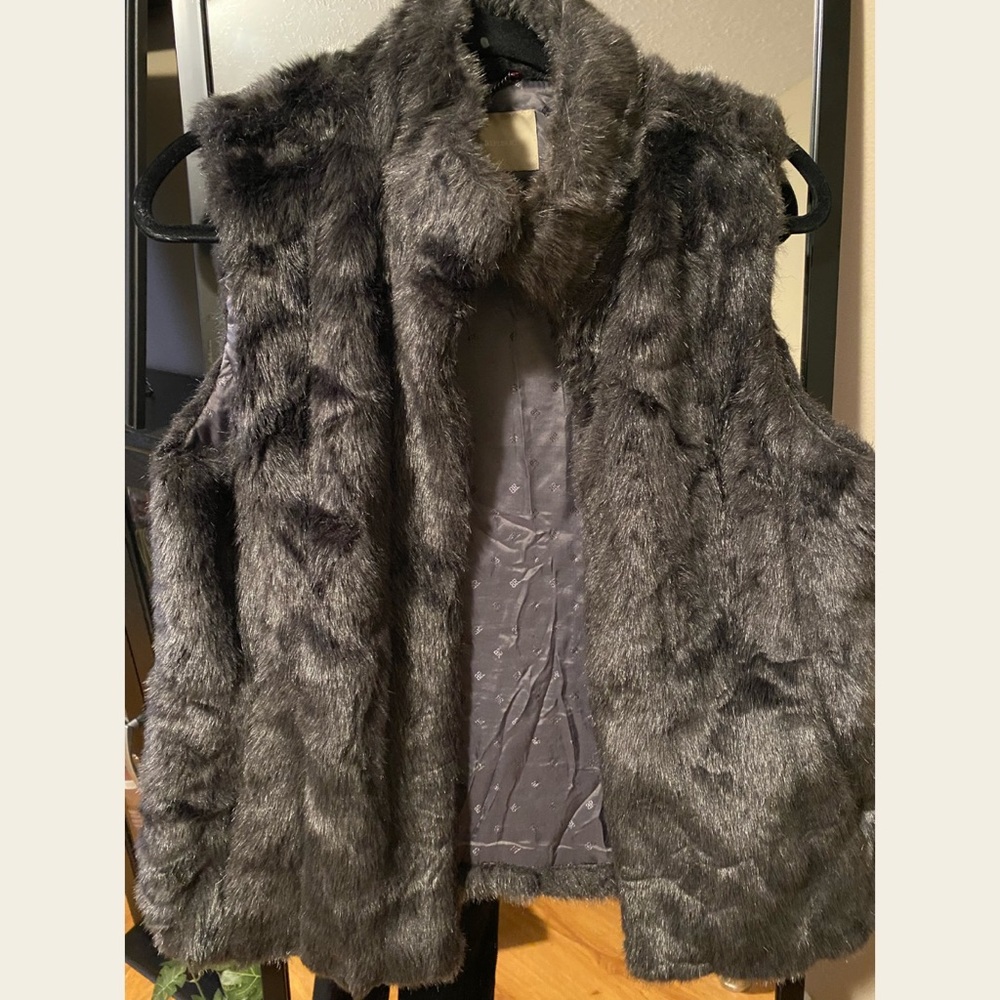 Banana Republic Faux Fur Vest
Banana Republic